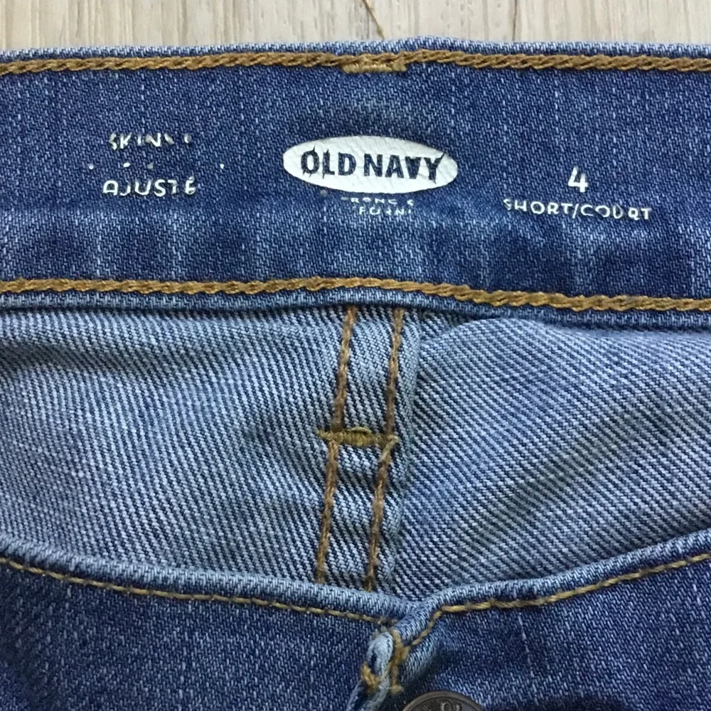 Old Navy Women's Straight Leg Jeans - Picture 2 of 5